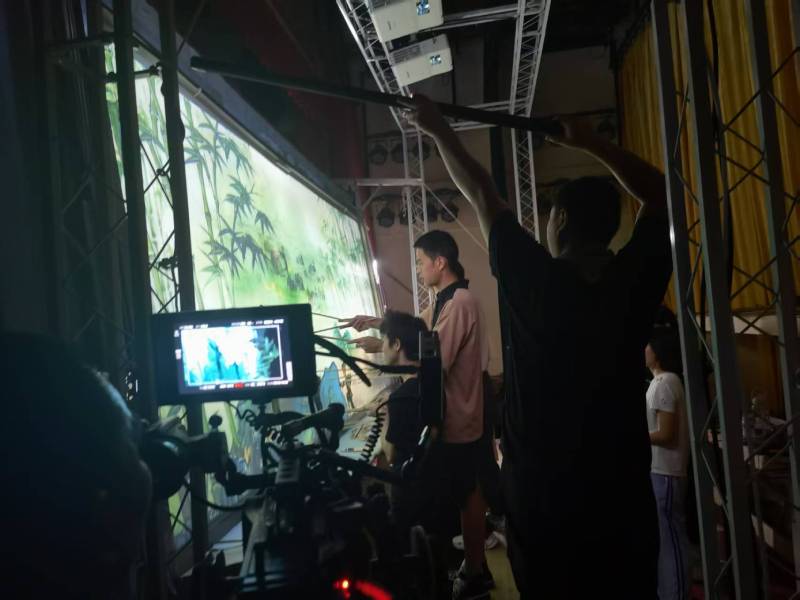 龙胜TVC拍摄公司：美妆时尚造梦师，雕琢细节中的高级质感